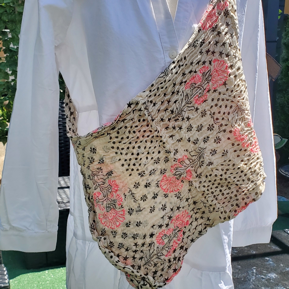 Free People Linen/cloth Carryall Bag With Pink‎ Accents - Picture 2 of 5